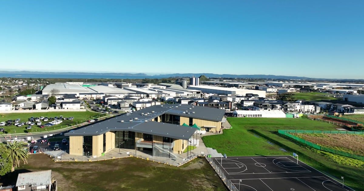 Photo of Te Pūtahi o Manurewa ready to welcome their new students