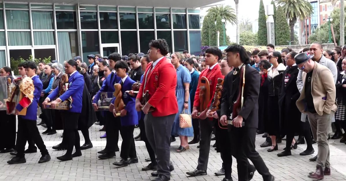 Photo of Rangatahi polish their speeches; ready to shine at Ngā Manu Kōrero Nationals
