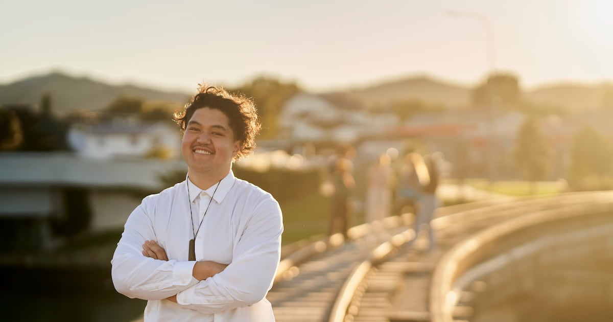 Photo of Student becoming a teacher to improve Māori literacy and maths standards