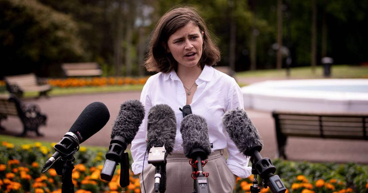 Auckland MP Chloe Swarbrick puts her hand up for G