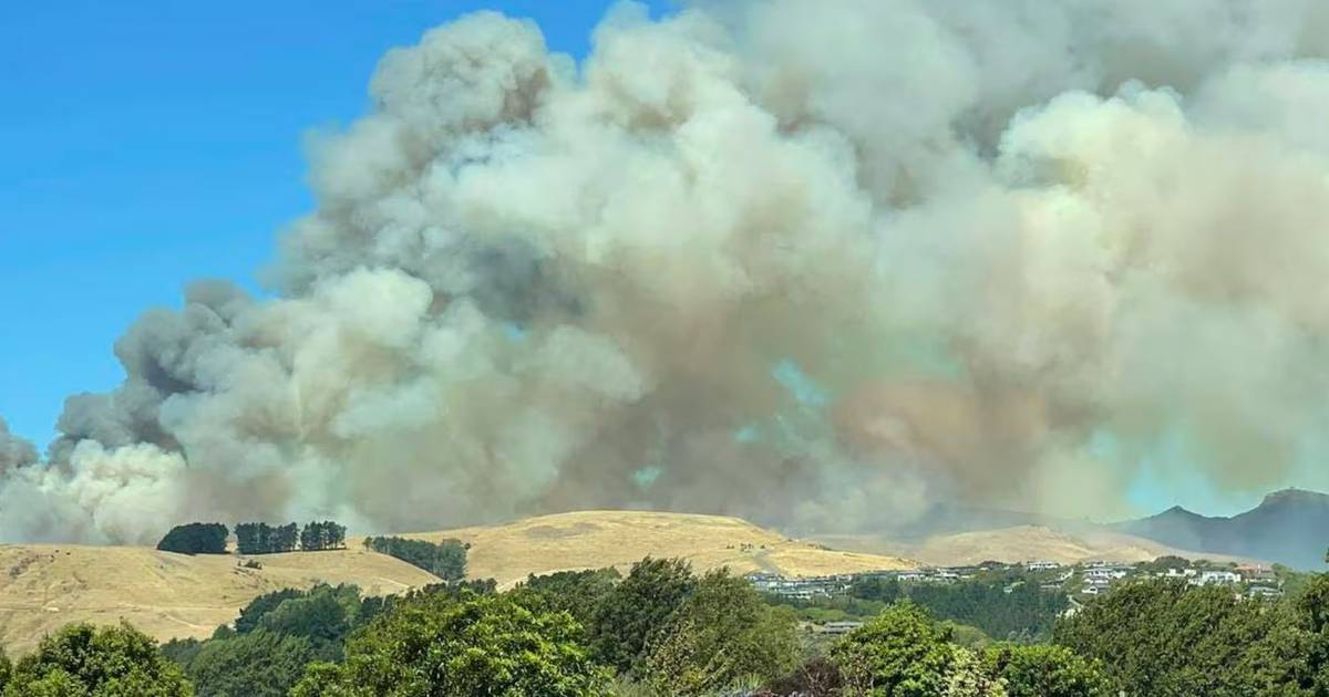 Port Hills fire: Large vegetation fire in Christch