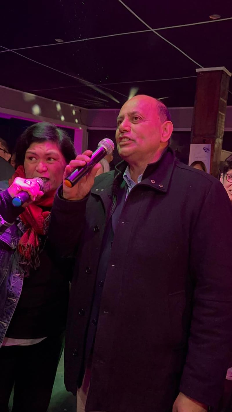 Nanaia Mahuta and Willie Jackson sing karaoke.